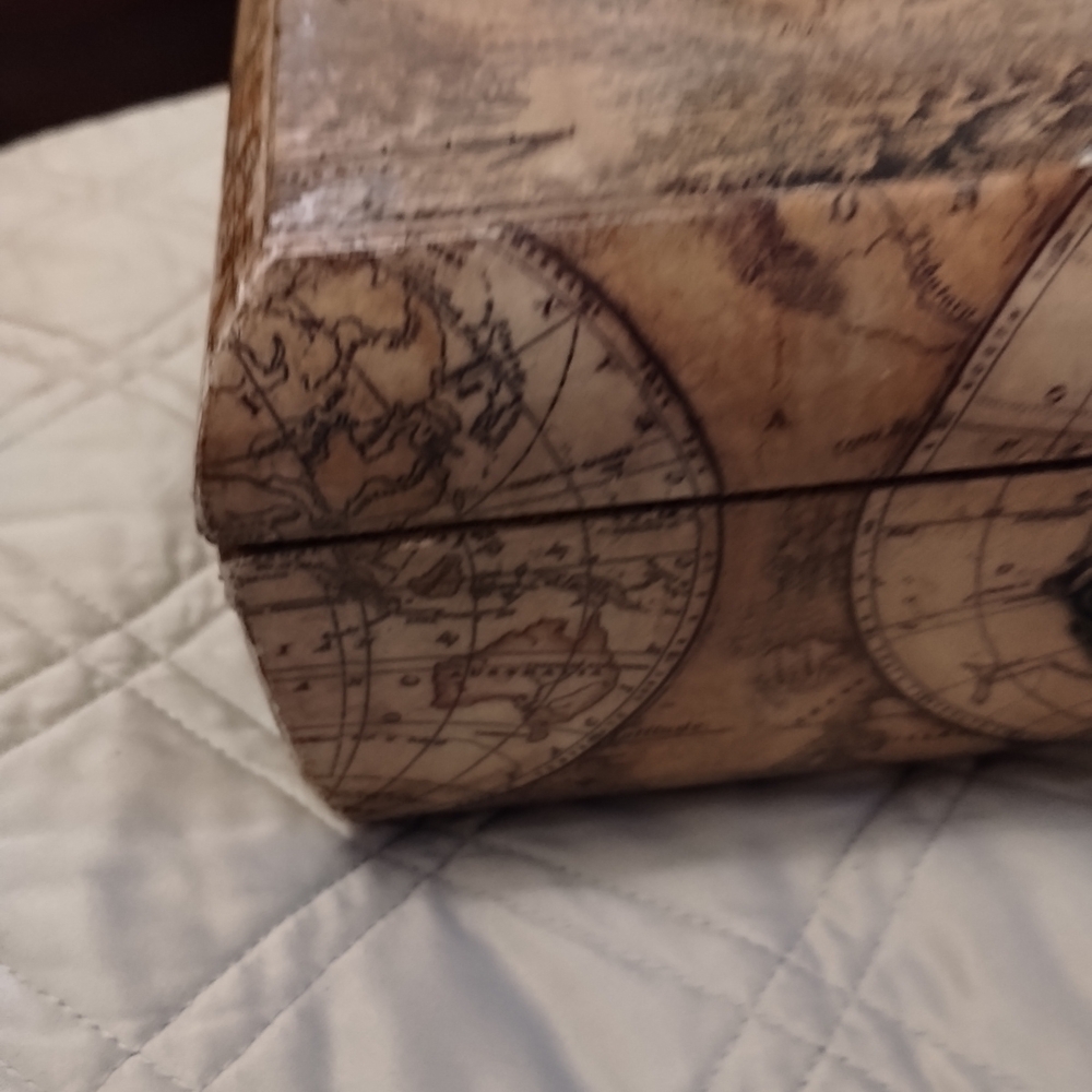 World Map Design Storage Box - Picture 3 of 6